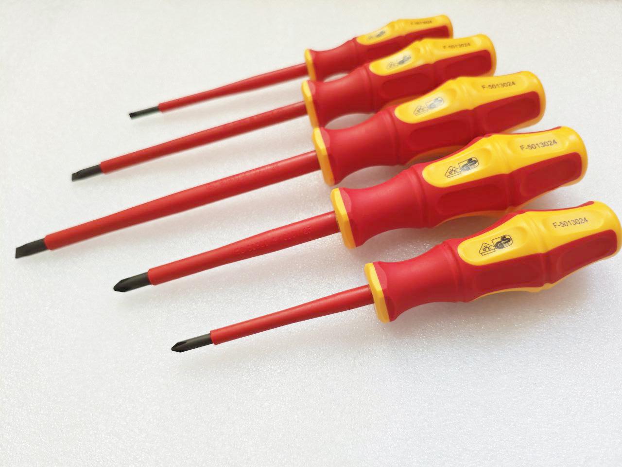 Набір ізольованих викруток VDE 1000V для електриків IEC 60900 5 шт. (CUBE-1000/5) Набір ізольованих викруток VDE 1000V для електриків IEC 60900 5 шт. (CUBE-1000/5)