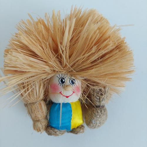 Магнит-оберег Домовой Кузя с флагом Украины (9641)