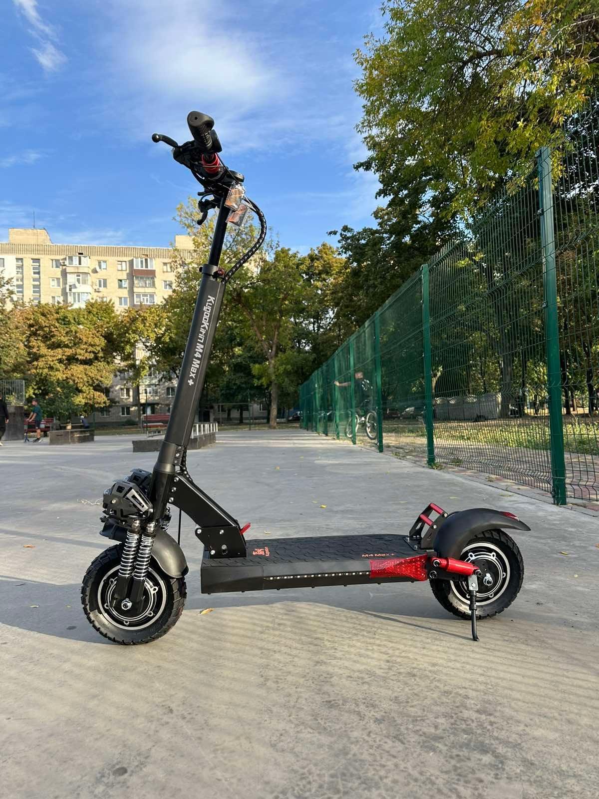 Электросамокат двухмоторный KugooKirin M4 Max+ Plus NFC key 2000W 23Ah - фото 3 Электросамокат двухмоторный KugooKirin M4 Max+ Plus NFC key 2000W 23Ah - фото 3