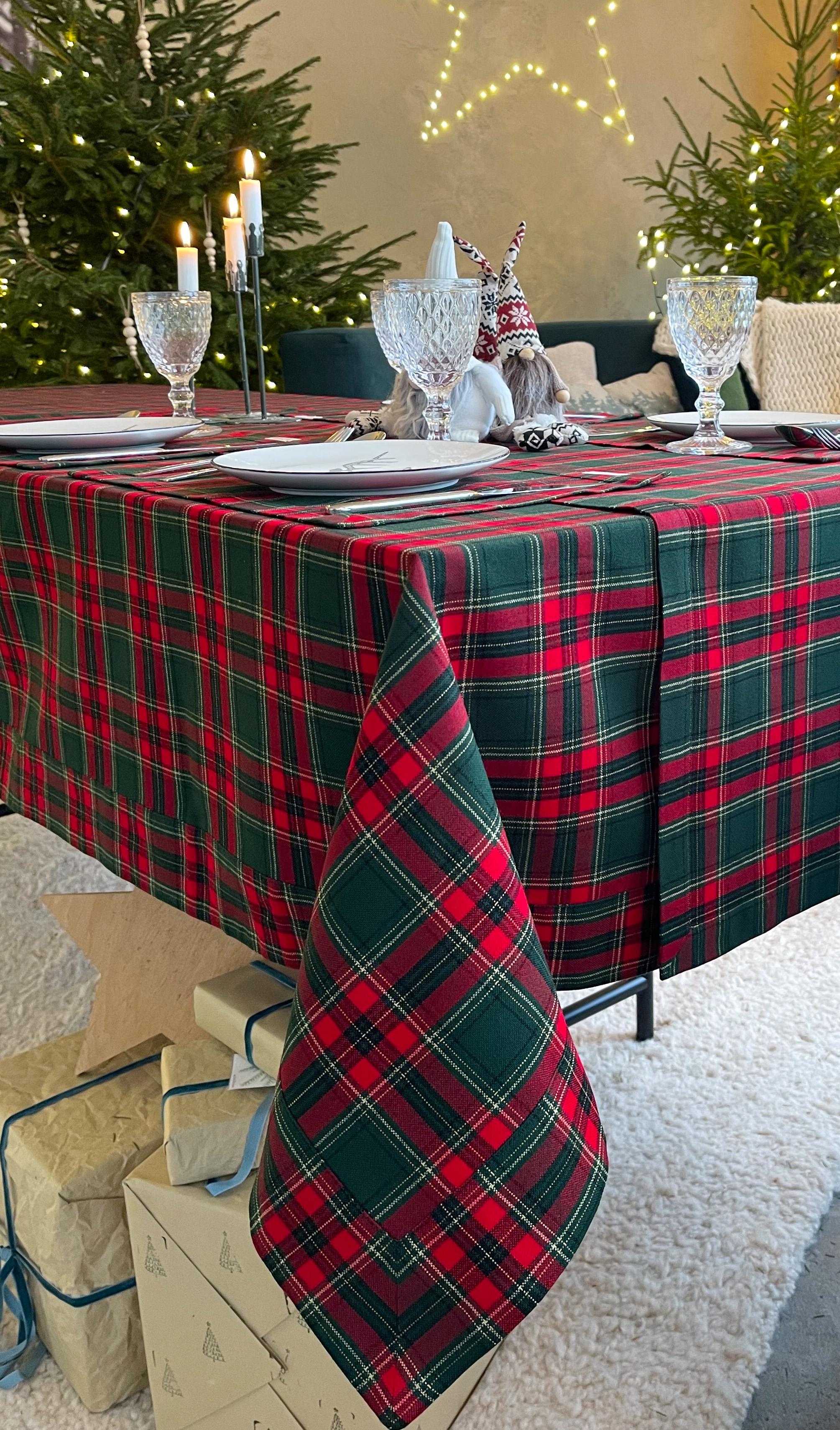 Скатертина новорічна Едельвіка в клітинку 2,50x1,50 м (375-21/00)