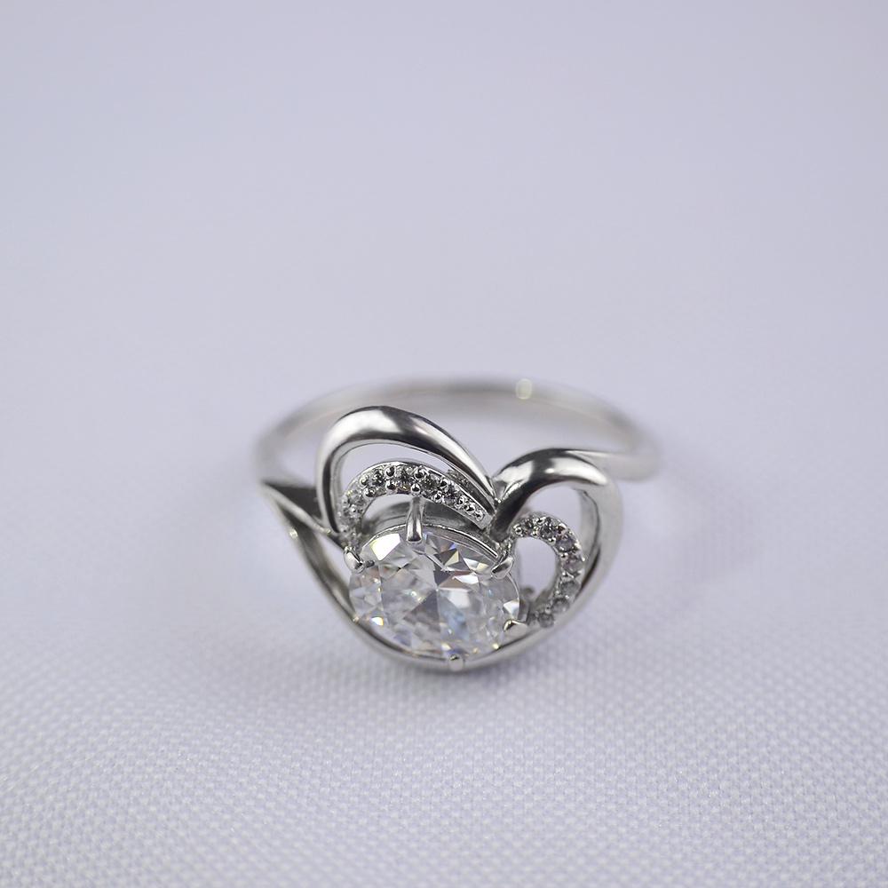 Серебряное родированное кольцо с камнями р. 20 (49-kr) Серебряное родированное кольцо с камнями р. 20 (49-kr)