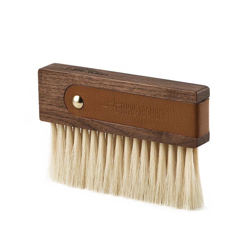 Универсальная щетка баристая MHW-3BOMBER Line Leather Sheath Brush (B5329W)