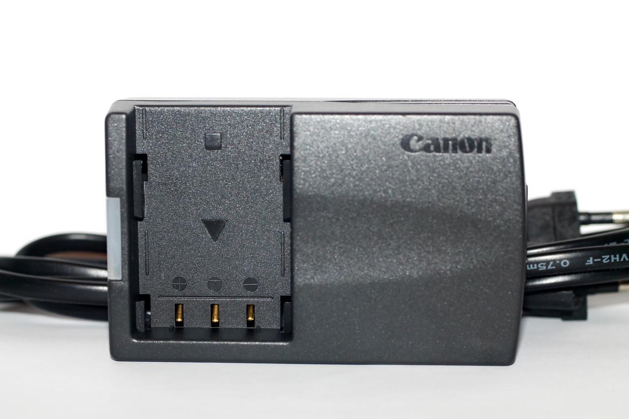 Устройство зарядное CB-2LTE для фотоаппаратов Canon 350D 400D и видеокамер Canon батарея NB-2LH