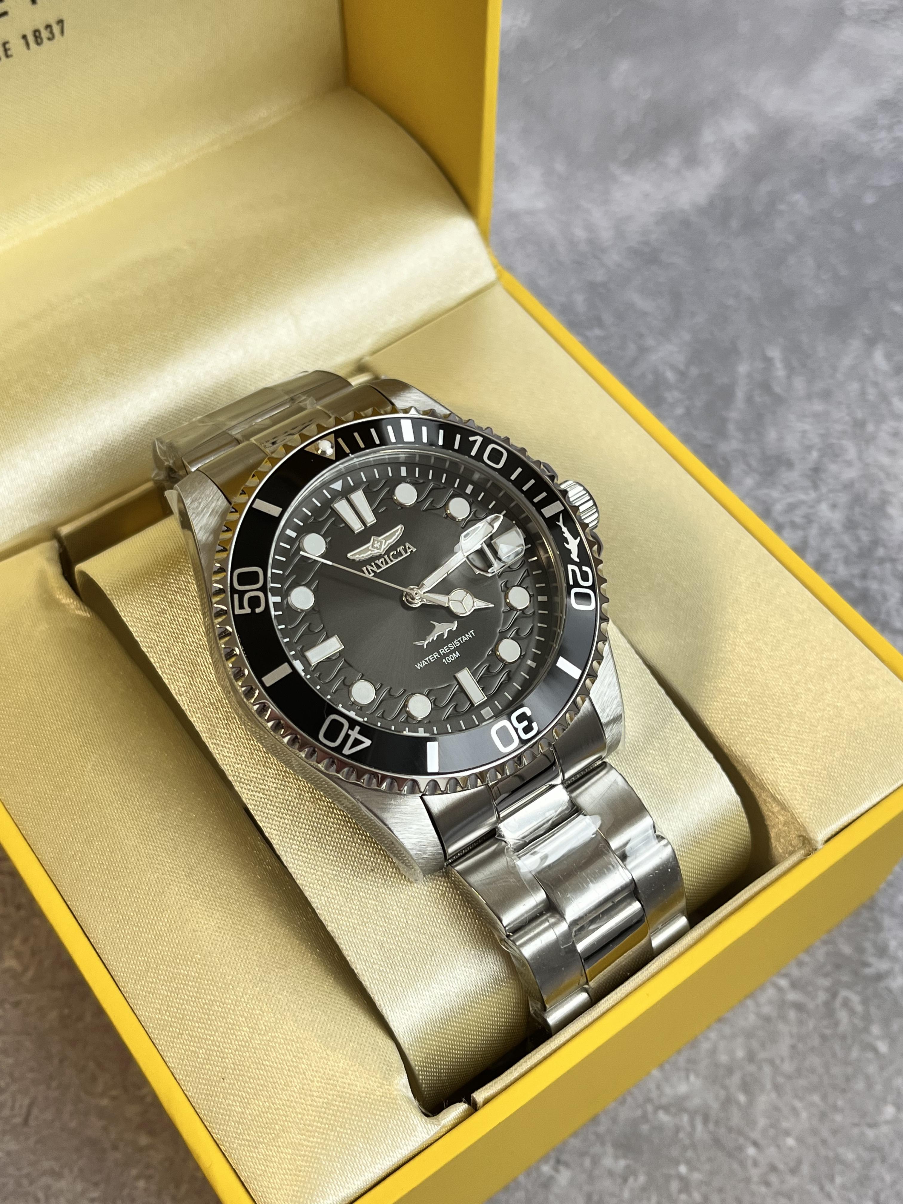 Invicta 30018 clearance