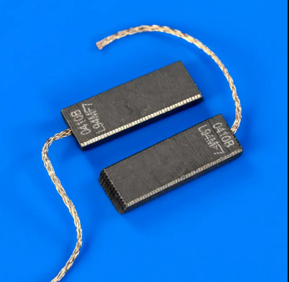 Щетка угольная для стиральных машин Indesit/Ariston клееная провод по центру 13,5x5x40 мм (Schet002) - фото 6 Щетка угольная для стиральных машин Indesit/Ariston клееная провод по центру 13,5x5x40 мм (Schet002) - фото 6