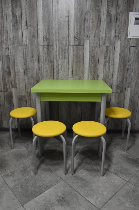 Кухонний комплект Оскар стіл розкладний/табурети 4 шт. Стандарт в сірому корпусі 60х80/80х120х75 см Зелений/Жовтий (28375074)