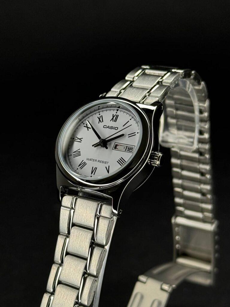 Наручний годинник жіночий Casio LTP-V006D-7BUDF d 25 мм Cрібний/Білий (2458965419) - фото 4 Наручний годинник жіночий Casio LTP-V006D-7BUDF d 25 мм Cрібний/Білий (2458965419) - фото 4