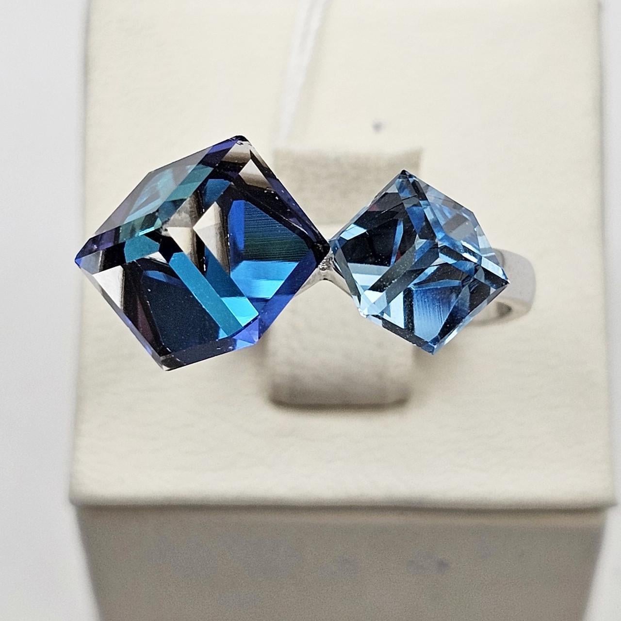Каблучка срібна з кристалами Swarovski р. 18 4,37 г (2830197603) Каблучка срібна з кристалами Swarovski р. 18 4,37 г (2830197603)