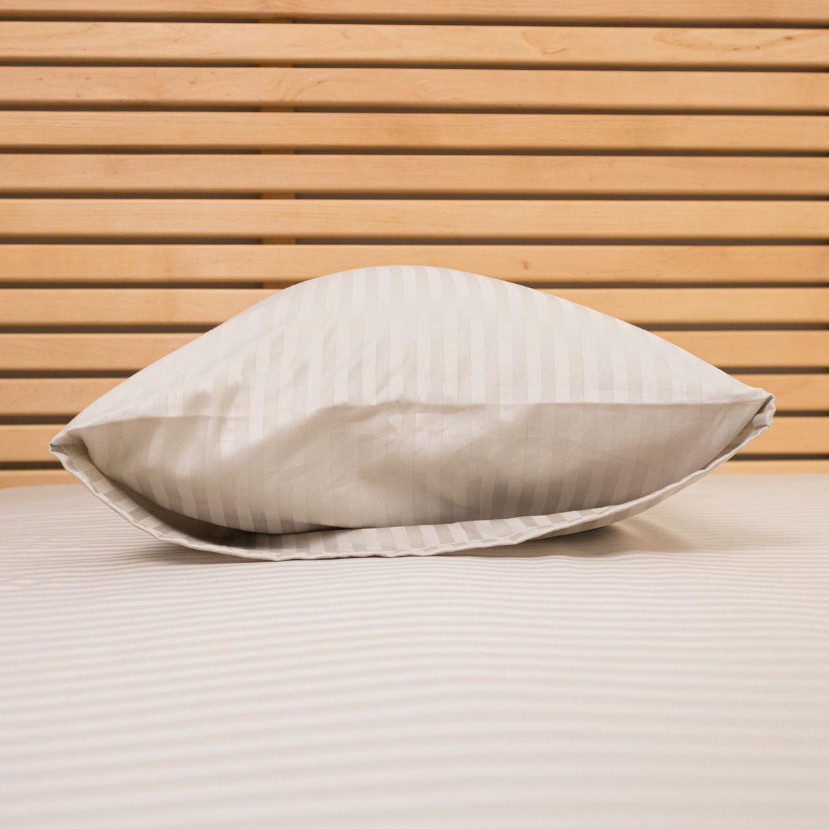 Наволочка на подушку YouStar страйп сатин 125 г/м2 70х70 см 1 шт. Перламутровый (nav-sst-70x70-pearl) - фото 5 Наволочка на подушку YouStar страйп сатин 125 г/м2 70х70 см 1 шт. Перламутровый (nav-sst-70x70-pearl) - фото 5