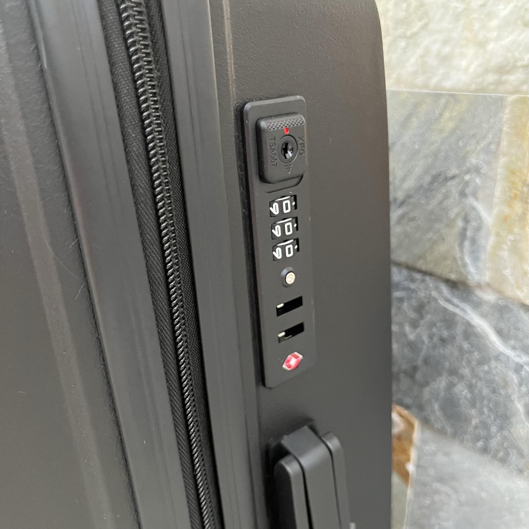 Чемодан дорожный средний из полипропилена Wings DQ181-04 M Черный - фото 4 Чемодан дорожный средний из полипропилена Wings DQ181-04 M Черный - фото 4