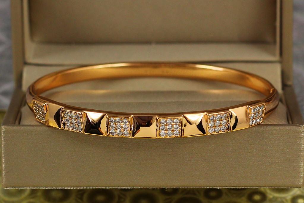 Браслет бэнгл Xuping Jewelry Атлантида 60 мм х 6 мм на руку 17-19 см Золотистый