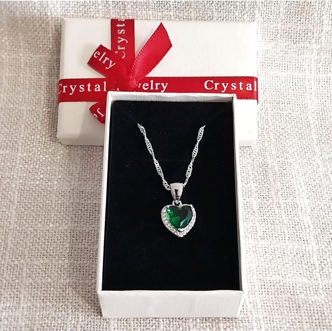 Кулон на цепочке изумрудное сердце Xuping Jewelry с цирконами в оправе ювелирный сплав покрытие серебро в подарочной коробочке (16152) Кулон на цепочке изумрудное сердце Xuping Jewelry с цирконами в оправе ювелирный сплав покрытие серебро в подарочной коробочке (16152)