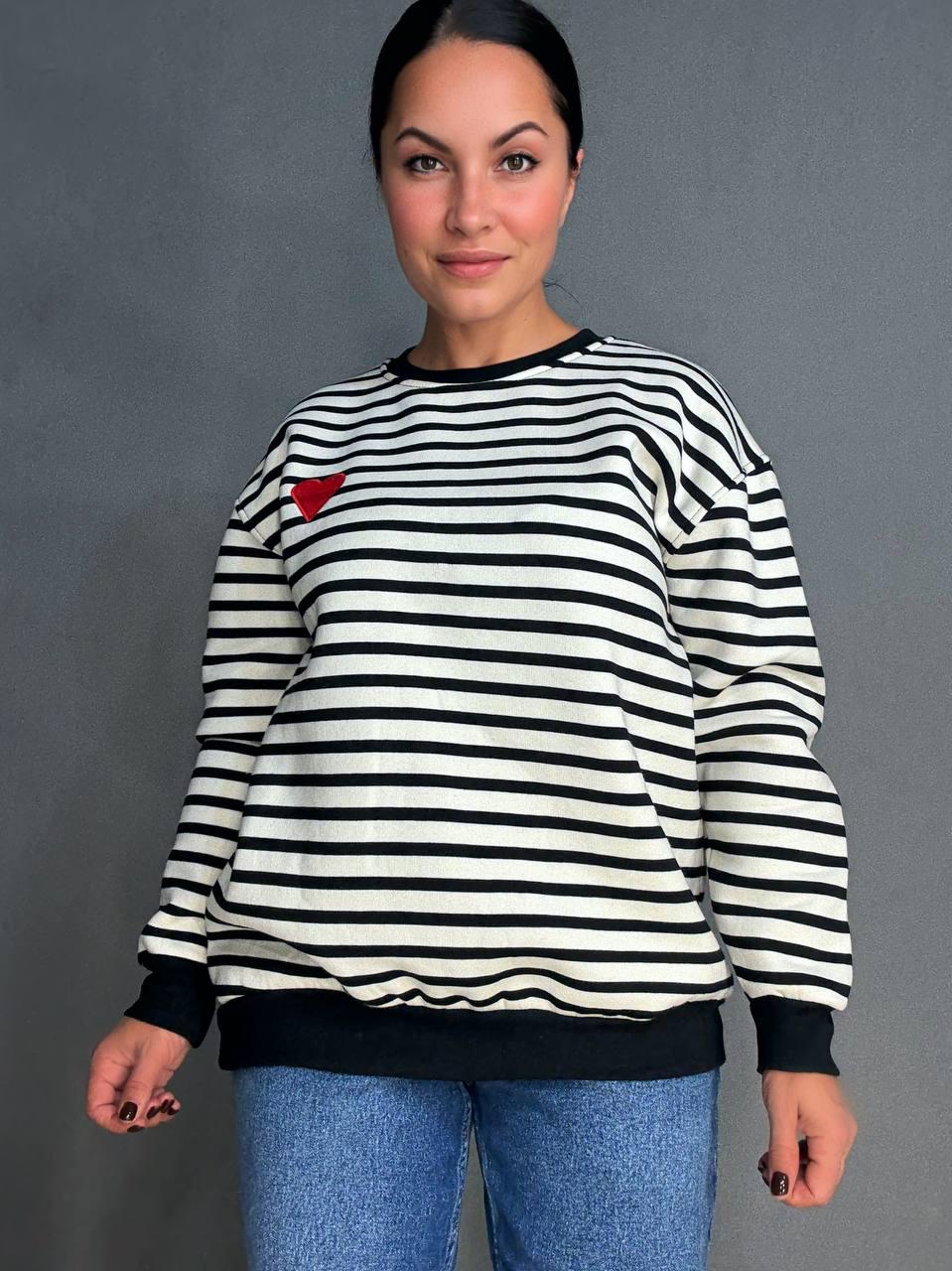 Свитшот женский ENJOY 81966 в полоску удлиненный оверсайз вышивка сердце утепленный S Черный (3161) Свитшот женский ENJOY 81966 в полоску удлиненный оверсайз вышивка сердце утепленный S Черный (3161)