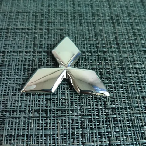 Логотип на кермо Mitsubishi Outlander 3/ASX/Eclipse Cross Хром (27503961) - фото 2