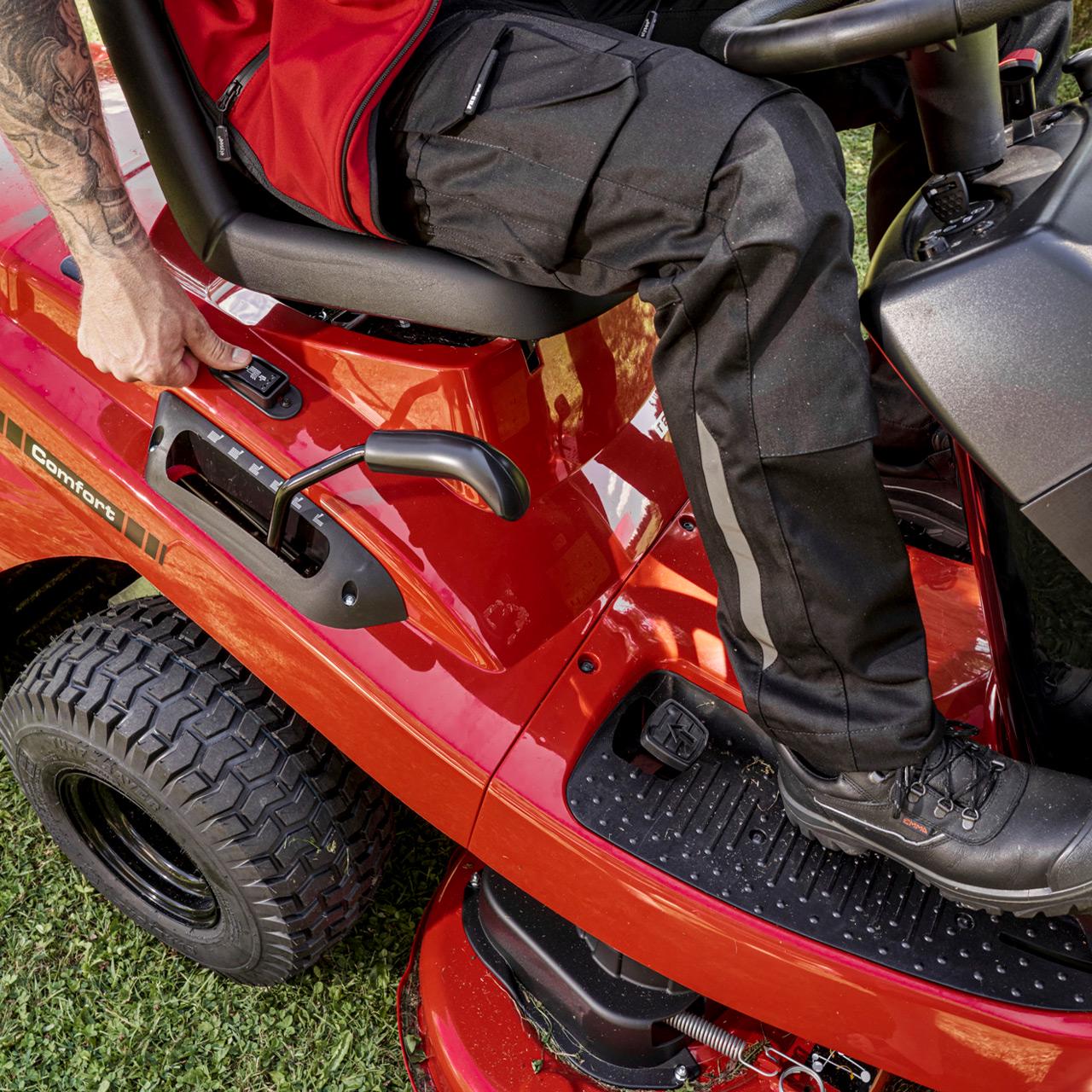 Трактор-газонокосилка SOLO by AL-KO Comfort pro T 13-93,3 HD Comfort pro (127689) - фото 4 Трактор-газонокосилка SOLO by AL-KO Comfort pro T 13-93,3 HD Comfort pro (127689) - фото 4