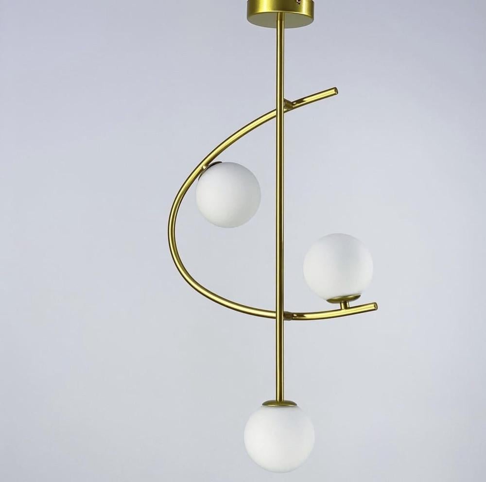 Люстра на 3 мініатюрних білих матових плафони Золотий (YG 8014-3C GD) - фото 1 Люстра на 3 мініатюрних білих матових плафони Золотий (YG 8014-3C GD) - фото 1