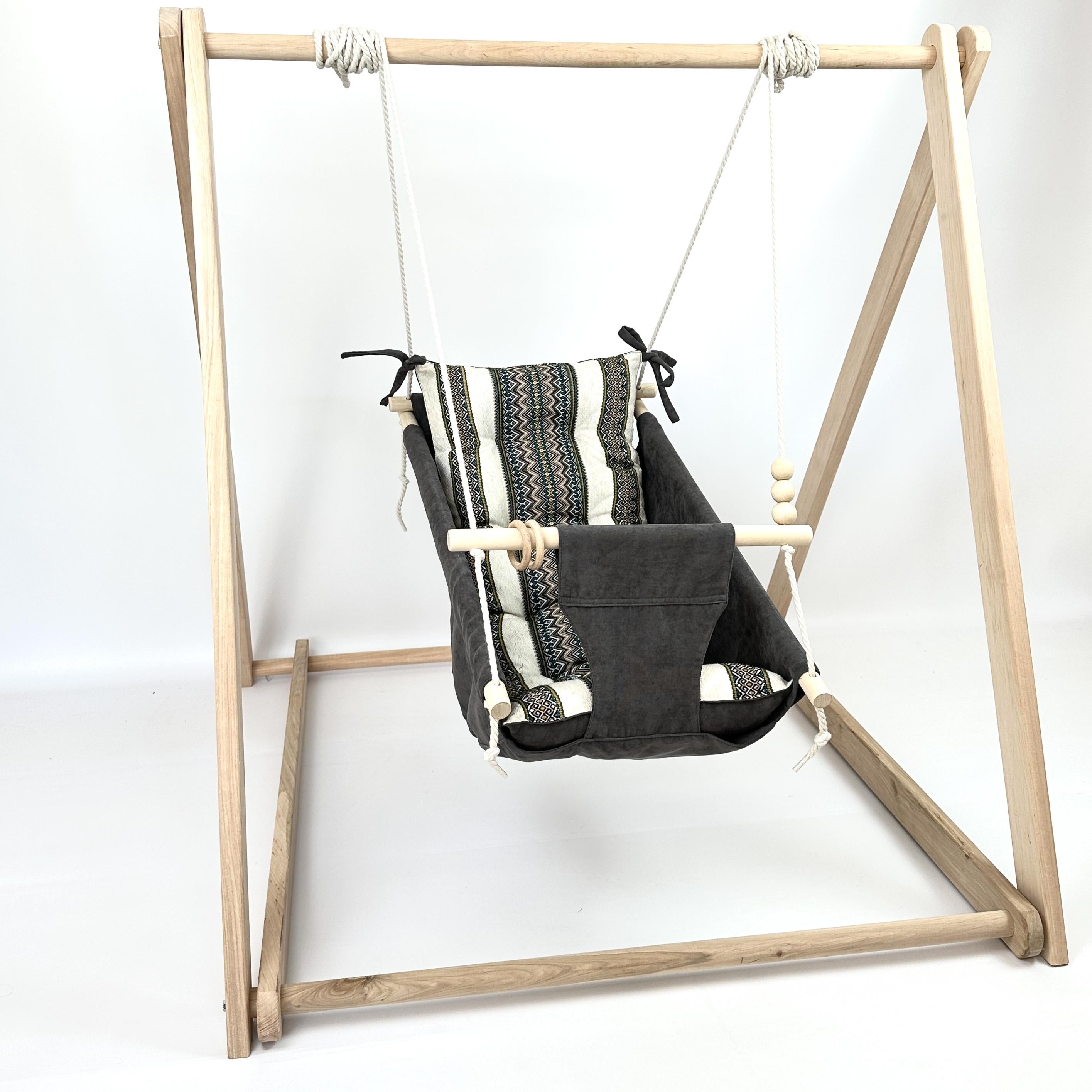 Комплект Деревянная опора и Колыханка из микровелюра с вышиванкой Темно-серый (gs-9001)