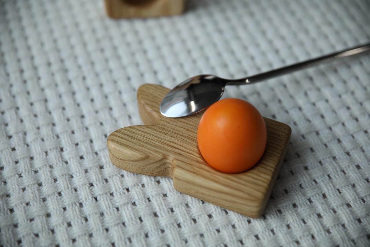 Подставка из дерева ясеня для 1 крашанки Ушки 6,5х11х2,5 см (WDE-3.1) - фото 5 Подставка из дерева ясеня для 1 крашанки Ушки 6,5х11х2,5 см (WDE-3.1) - фото 5