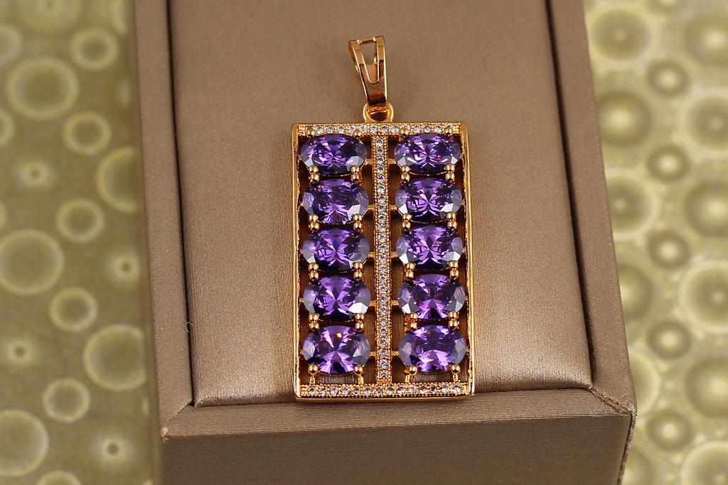 Кулон Xuping Jewelry прямоугольник фиолетовые камни 3,2 см Золотистый (30633667)
