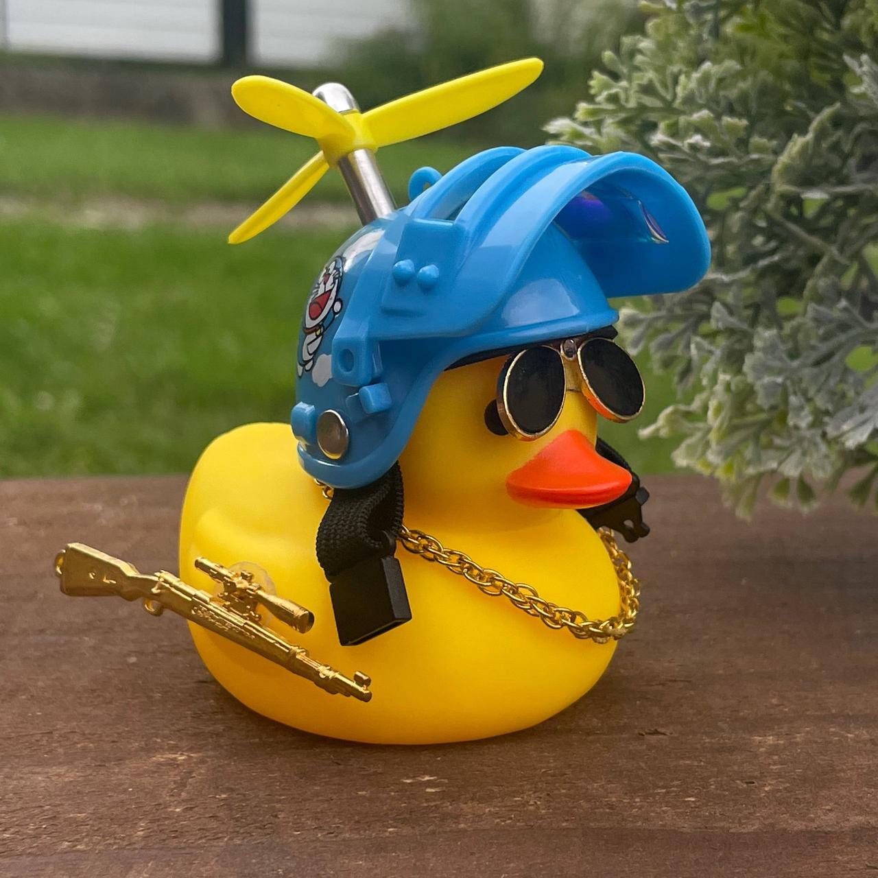 Утка в машину резиновая на торпеду с пропеллером в очках Утка в машину резиновая на торпеду с пропеллером в очках