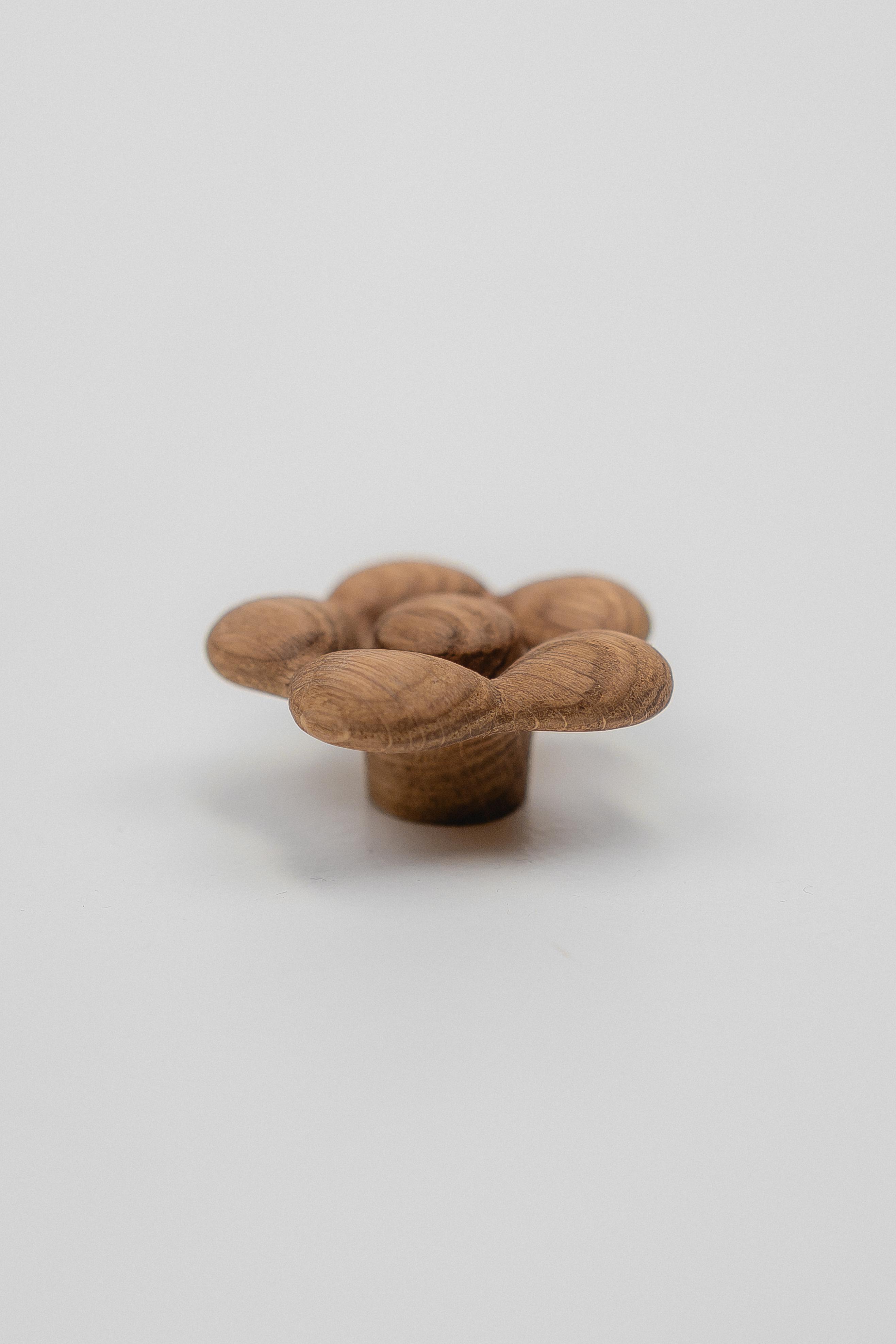 Ручка мебельная деревянная Flower Oak 55 мм Дуб (33968560)