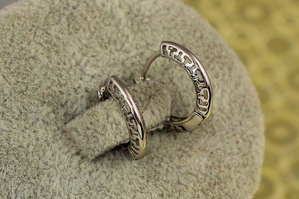 Серьги Xuping Jewelry Колечки с греческим узором по бокам 1,5 см Серебристый (2278104185)