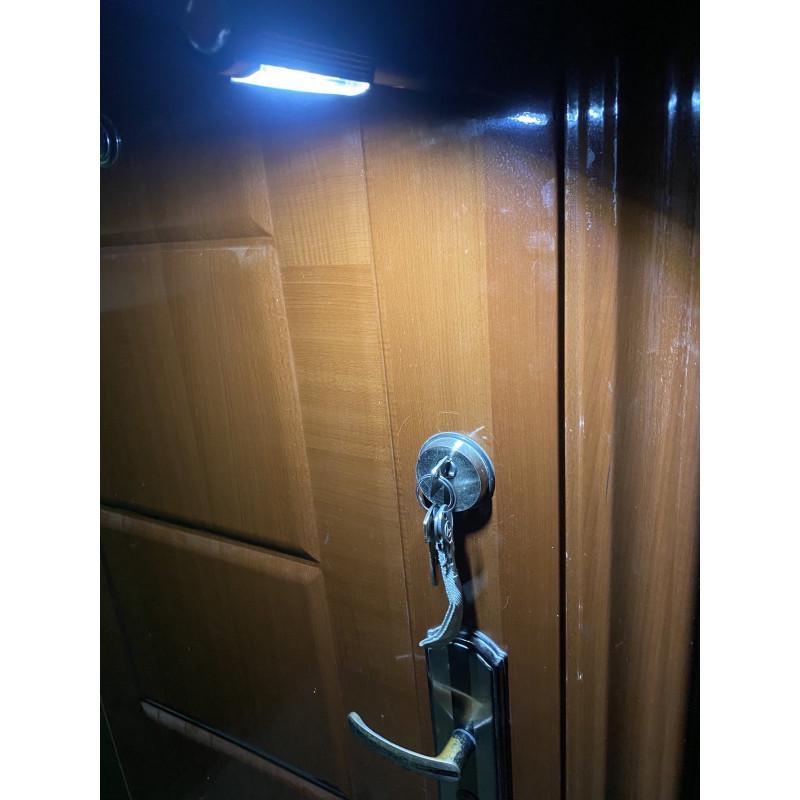 Ручной светодиодный фонарь на батарейках 6W магнитным держателем - фото 6