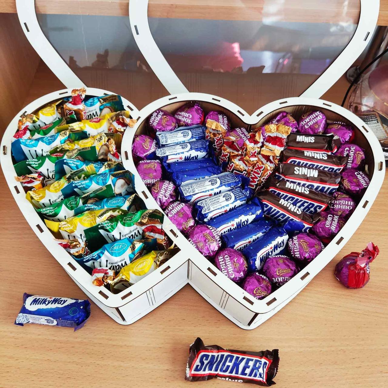 Подарочный бокс двойное сердце с конфетами для девушки на новый год/день рождения/8 марта (ar129) Подарочный бокс двойное сердце с конфетами для девушки на новый год/день рождения/8 марта (ar129)