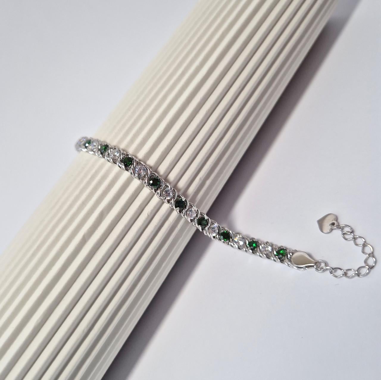 Браслет арабка с зелеными и белыми камнями серебро 925 пробы родированное 7,21 г 16-19 см (6035р)