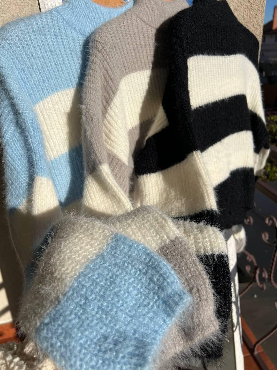 Светр жіночий A-N 2157 широка смуга короткий пухнастий ангора р. 42-46 Блакитний (3056) - фото 9