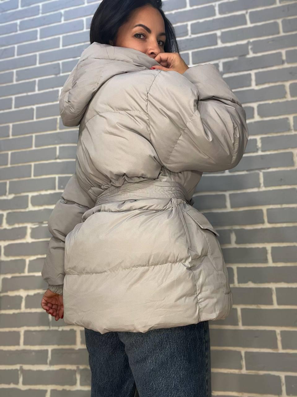 Куртка жіноча RUIXI 6093 парка пуффер з паском подовжена з капюшоном оверсайз р. 46 Сірий (951) - фото 3 Куртка жіноча RUIXI 6093 парка пуффер з паском подовжена з капюшоном оверсайз р. 46 Сірий (951) - фото 3