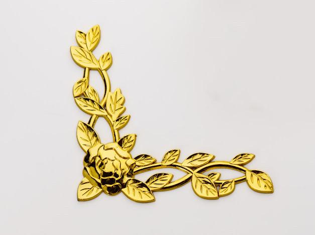 Уголок-накладка декоративный пластиковый для декупажа 132х132 мм Золотистый (C-042-3) Уголок-накладка декоративный пластиковый для декупажа 132х132 мм Золотистый (C-042-3)