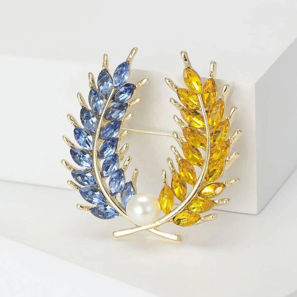 Брошка патриотическая с пшеничными колосками и жемчужиной (18732561)