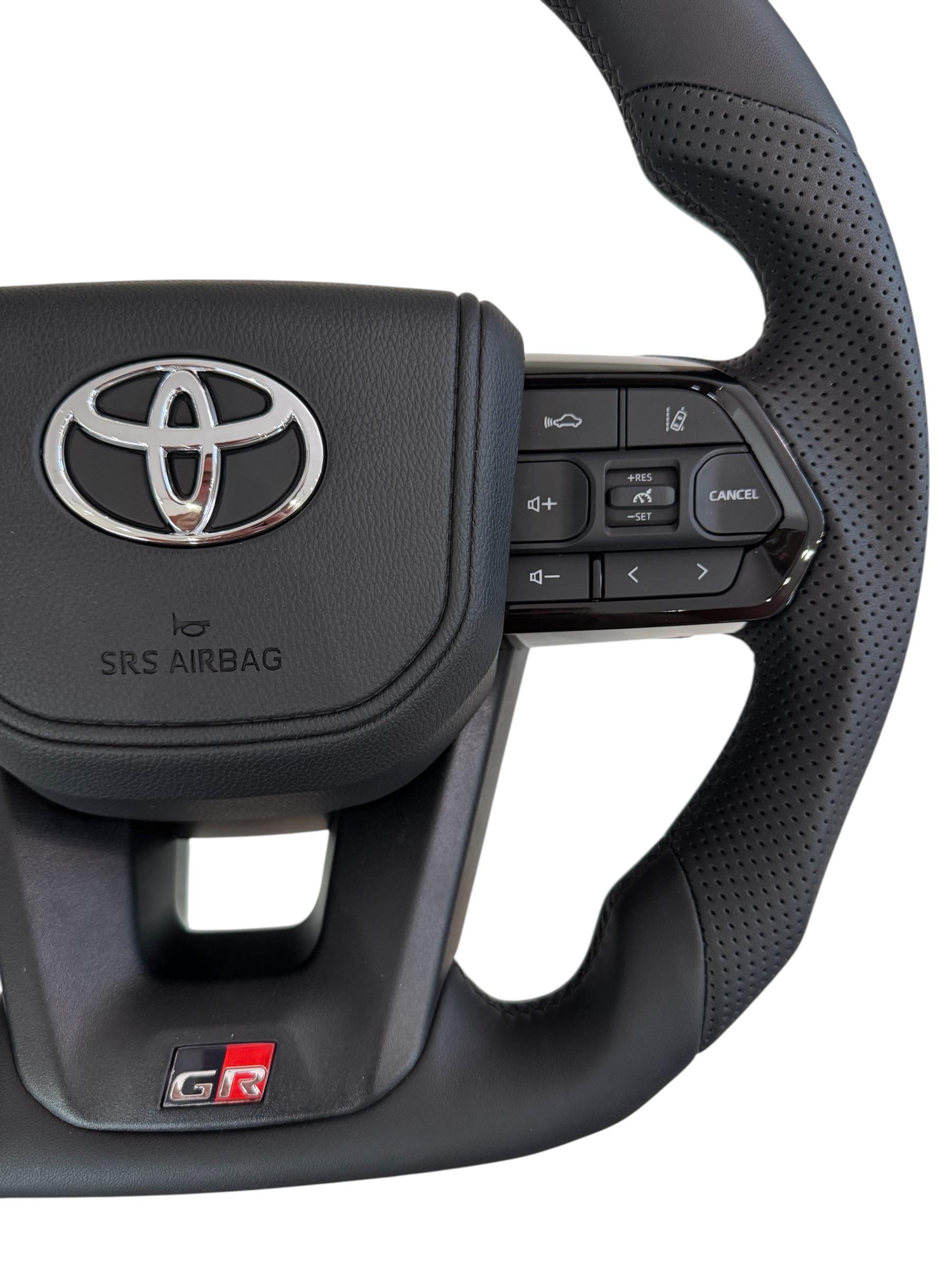 Руль для Toyota Land Cruiser 100 Prado 120 GR кожа со скошенным низом логотип хром (29342665) - фото 3 Руль для Toyota Land Cruiser 100 Prado 120 GR кожа со скошенным низом логотип хром (29342665) - фото 3