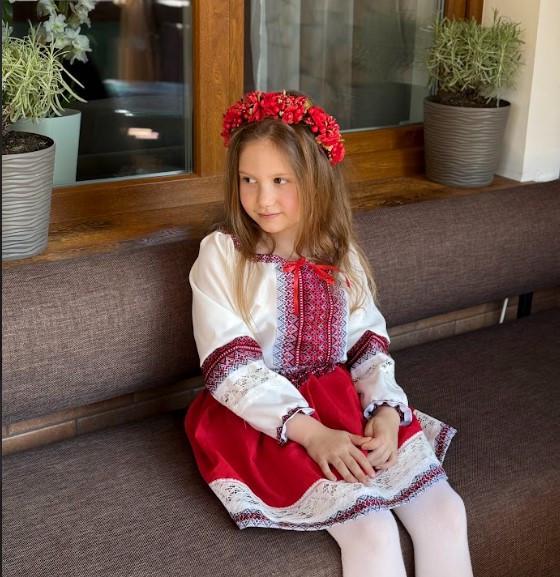 Костюм вышиванка для девочки Классический 104-110 см Молочно-красный - фото 10 Костюм вышиванка для девочки Классический 104-110 см Молочно-красный - фото 10