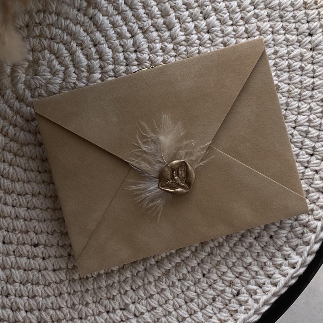 Конверт оксамитовий з підкладкою 15х11 см на магнітній застібці з печаткою та декором Бежевий (2559648600)