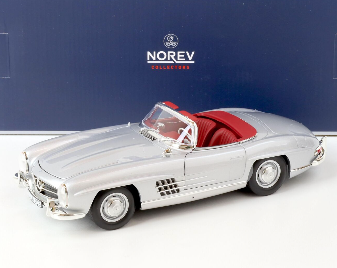 Модель автомобиля Norev 1:18 Mercedes-Benz 300 SL Roadster Silver Metallic (183890) - фото 6 Модель автомобиля Norev 1:18 Mercedes-Benz 300 SL Roadster Silver Metallic (183890) - фото 6