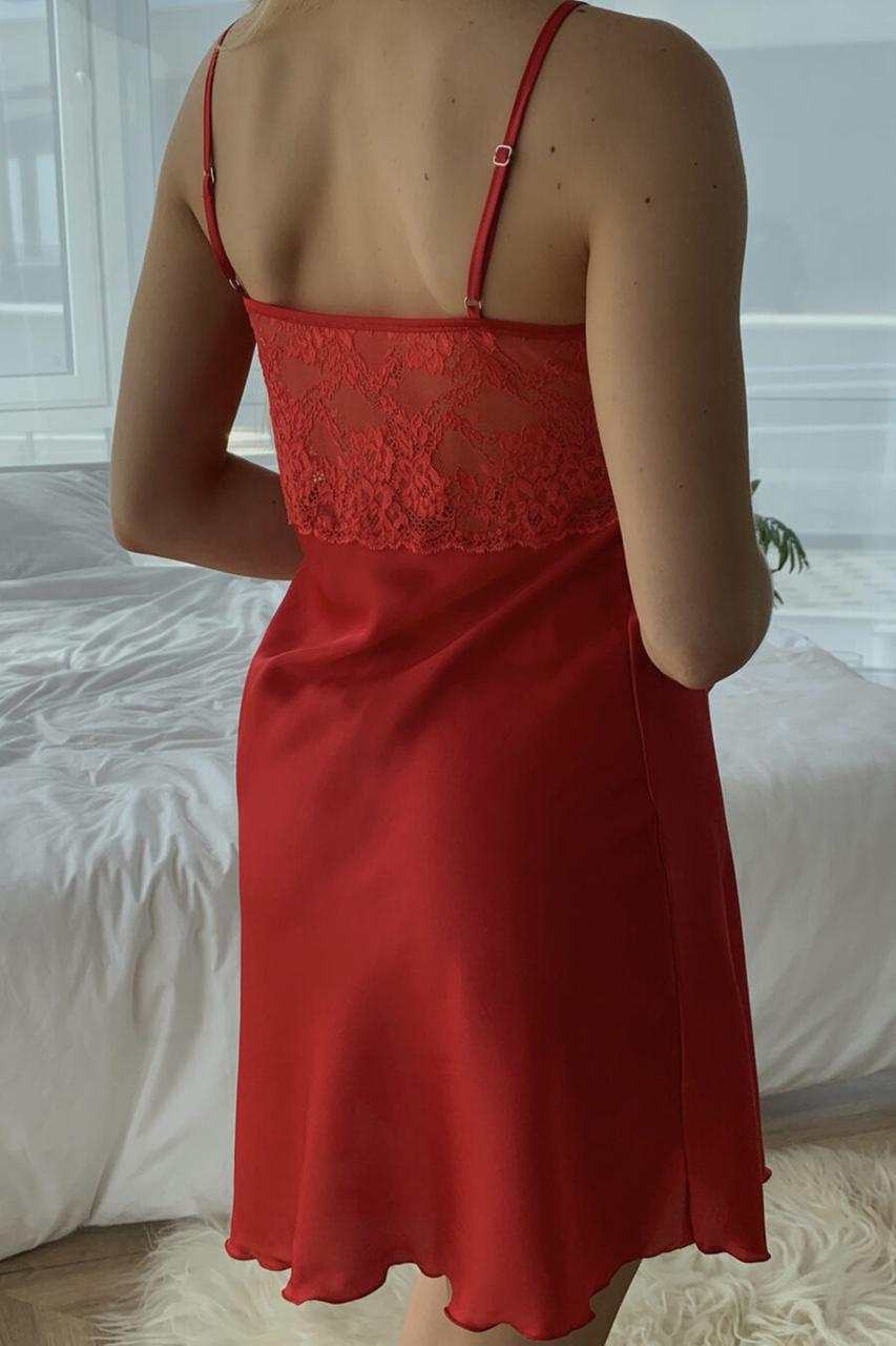 Пеньюар Julia Ulich с глубоким кружевным декольте на тонких бретелях из шелка M Красный (5126_38) - фото 3 Пеньюар Julia Ulich с глубоким кружевным декольте на тонких бретелях из шелка M Красный (5126_38) - фото 3