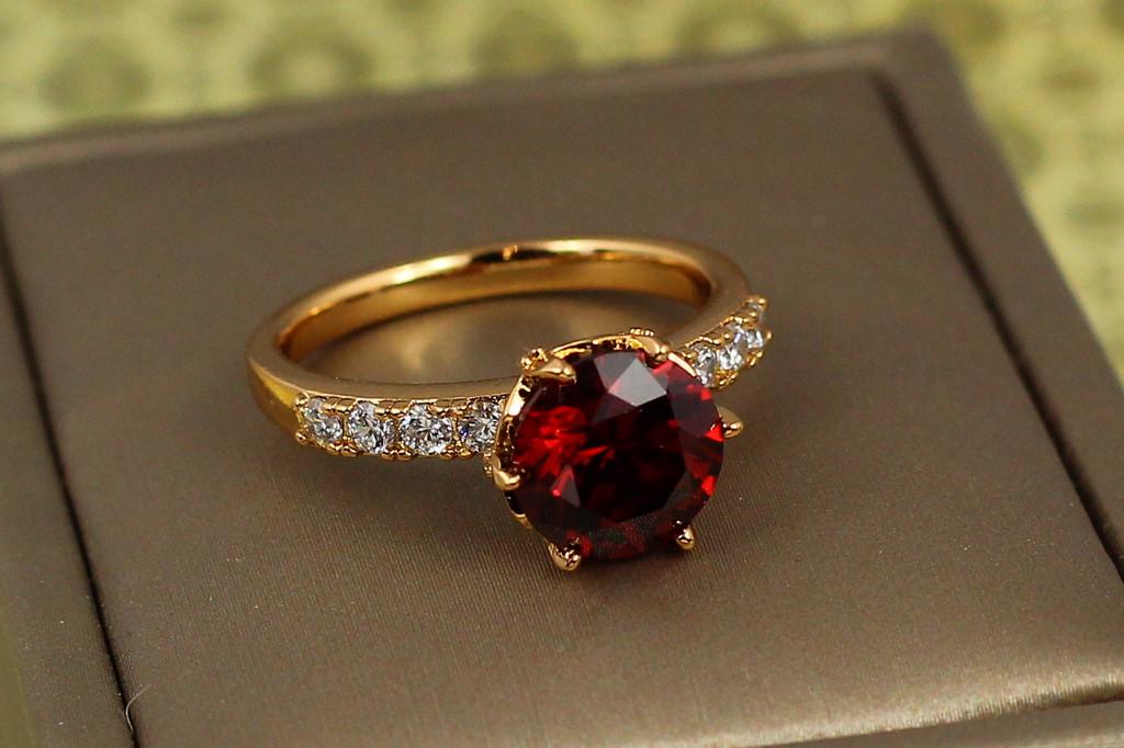 Каблучка Xuping Jewelry Зерно граната з червоним каменем р. 16 Золотистий