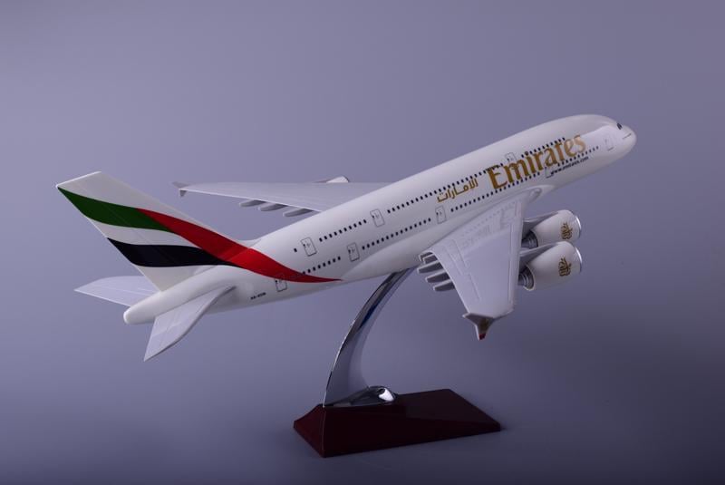 Колекційна модель літака Shantou Tongde Airbus A380 Emirates Airline