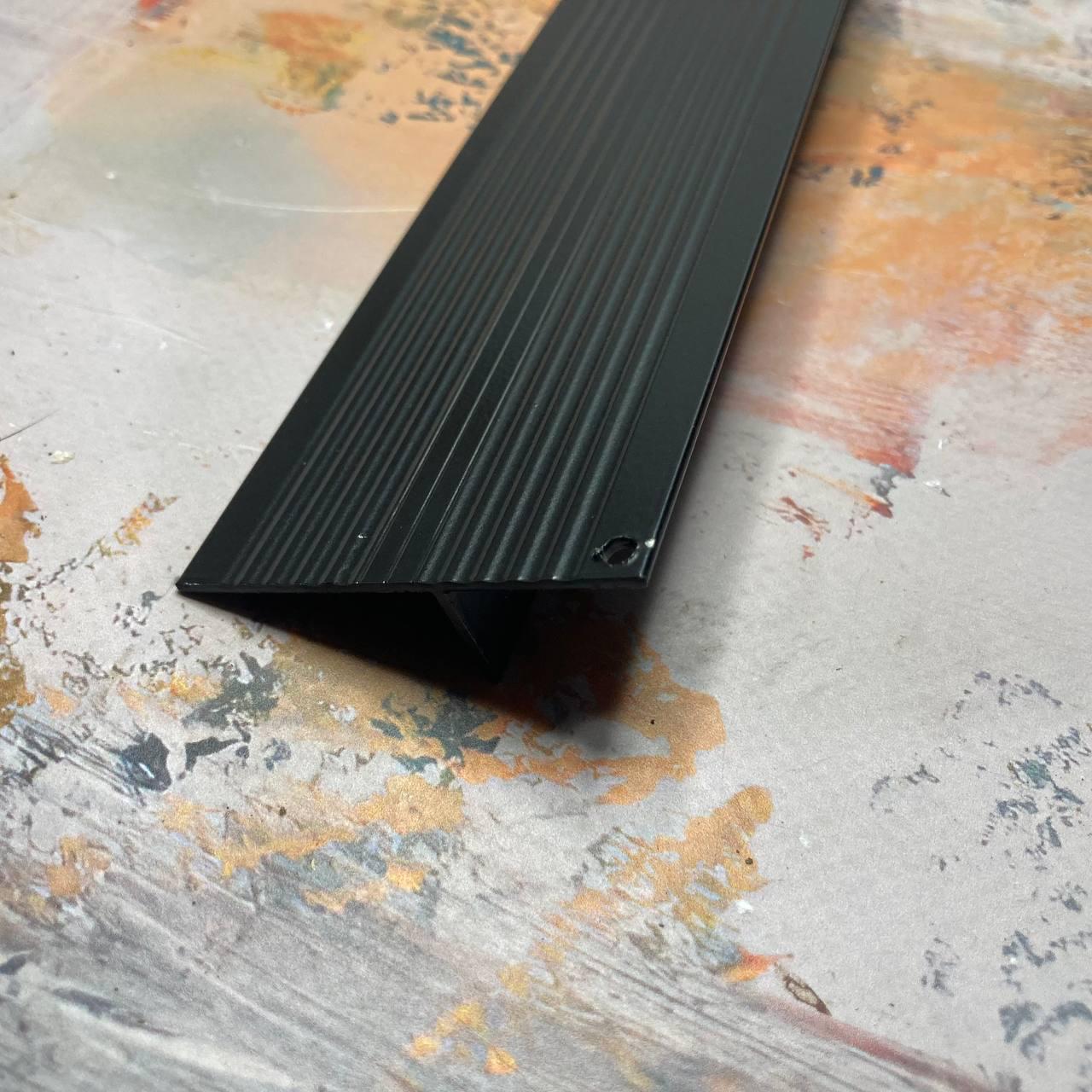 Плинтус универсальный встраиваемый под гипсокартон Профіль Центр Best Deal 2У/30х20 мм эффект парящей стены 2,5 м Черный матовый (5БД2У3020255) - фото 6 Плинтус универсальный встраиваемый под гипсокартон Профіль Центр Best Deal 2У/30х20 мм эффект парящей стены 2,5 м Черный матовый (5БД2У3020255) - фото 6