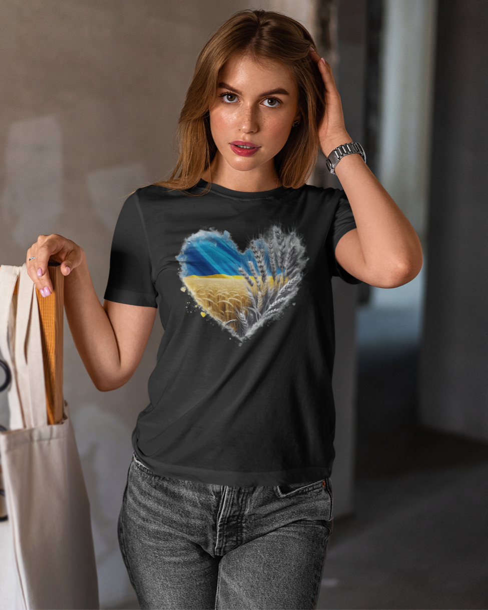 Футболка женская Mishe 21100002 патриотическая с сердцем XL Черный (21100002_15) - фото 2