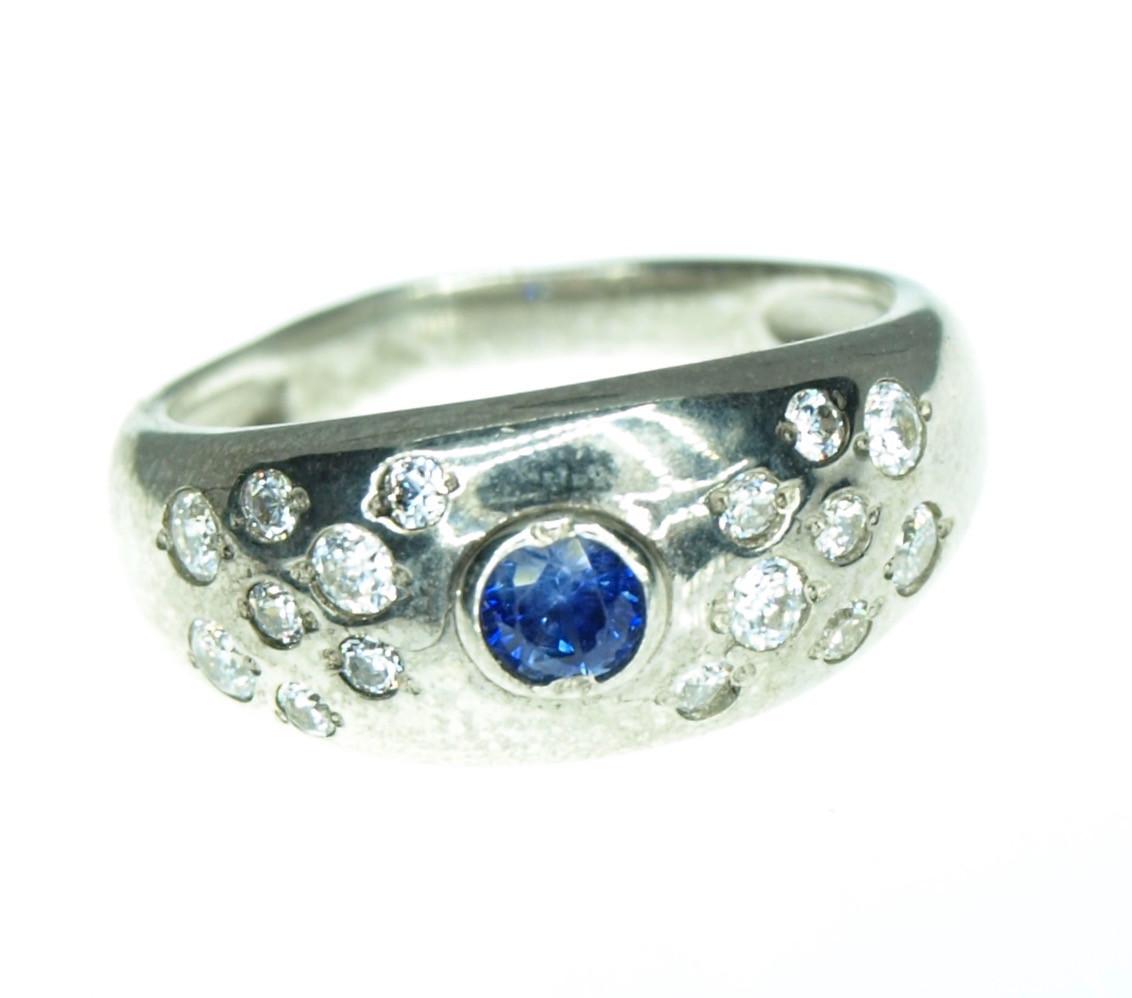 Кольцо из серебра с сапфиром и фианитом 3,51 г р. 17 (2101700241)