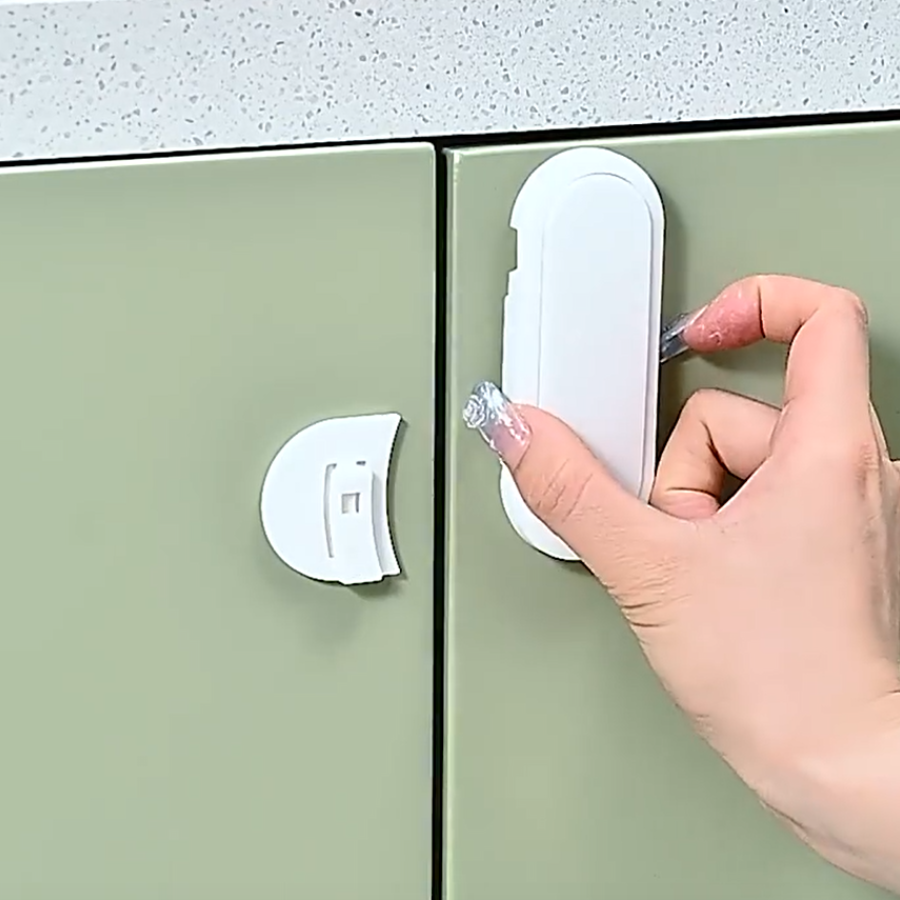 Комплект блокаторів для дверцят та шухляд дитячий захист для будинку з фіксатором 5 шт. Білий (50010/5) - фото 7 Комплект блокаторів для дверцят та шухляд дитячий захист для будинку з фіксатором 5 шт. Білий (50010/5) - фото 7