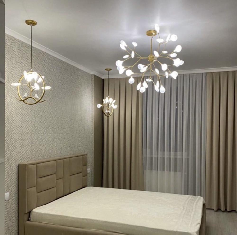 Люстра современная каскадная листовая на 27 белых ламп-лепестков Золотистый (H 686/27 GD)