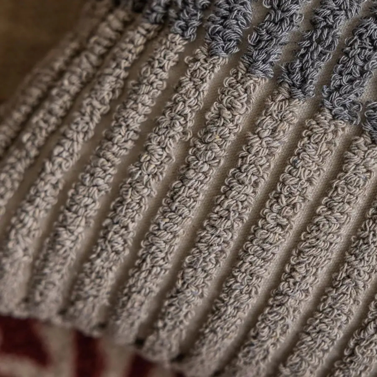 Наволочка декоративная хлопок с эффектным объемным узором квадратная с кисточками 45х45 см Белый с серым (60082) - фото 5 Наволочка декоративная хлопок с эффектным объемным узором квадратная с кисточками 45х45 см Белый с серым (60082) - фото 5