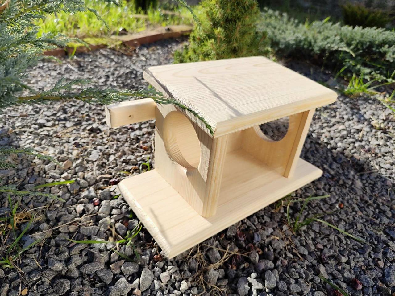 Кормушка для белок Гостинец из древесины без краски 35х20х16 см Кормушка для белок Гостинец из древесины без краски 35х20х16 см