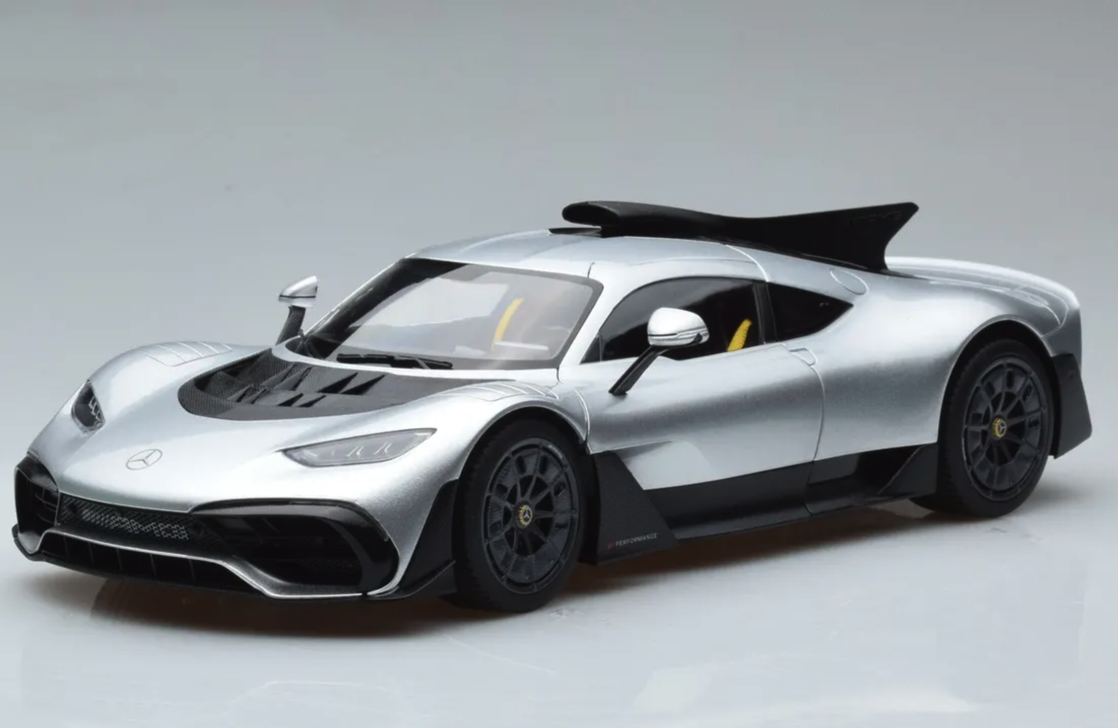 Модель автомобиля Mercedes-AMG ONE C298 Hightech 1:18 Silver (B66961043) - фото 1