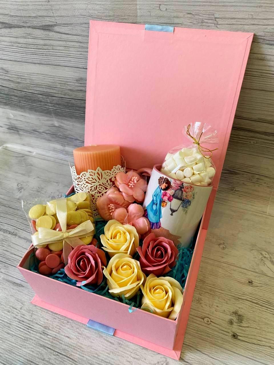 Подарочный набор сладостей Pink Box