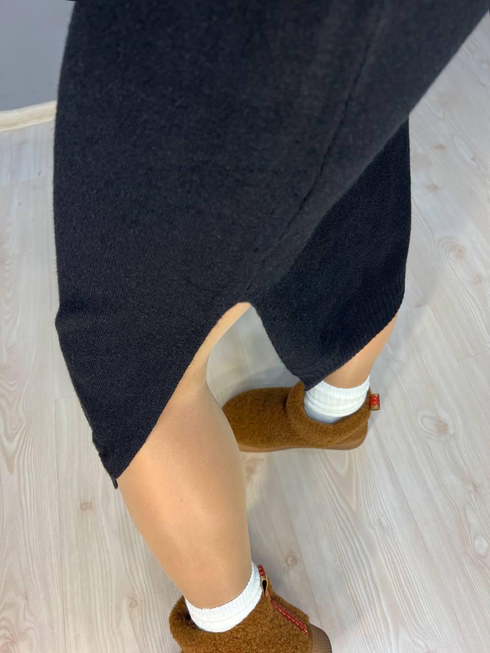 Платье женское ACCORDDREAM 2858 свитер длинное оверсайз воротник стойка разрез OS Черный (3210) - фото 2 Платье женское ACCORDDREAM 2858 свитер длинное оверсайз воротник стойка разрез OS Черный (3210) - фото 2